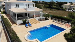 Villa Arquete 6 seat Jacuzzi 5 min walk to shops